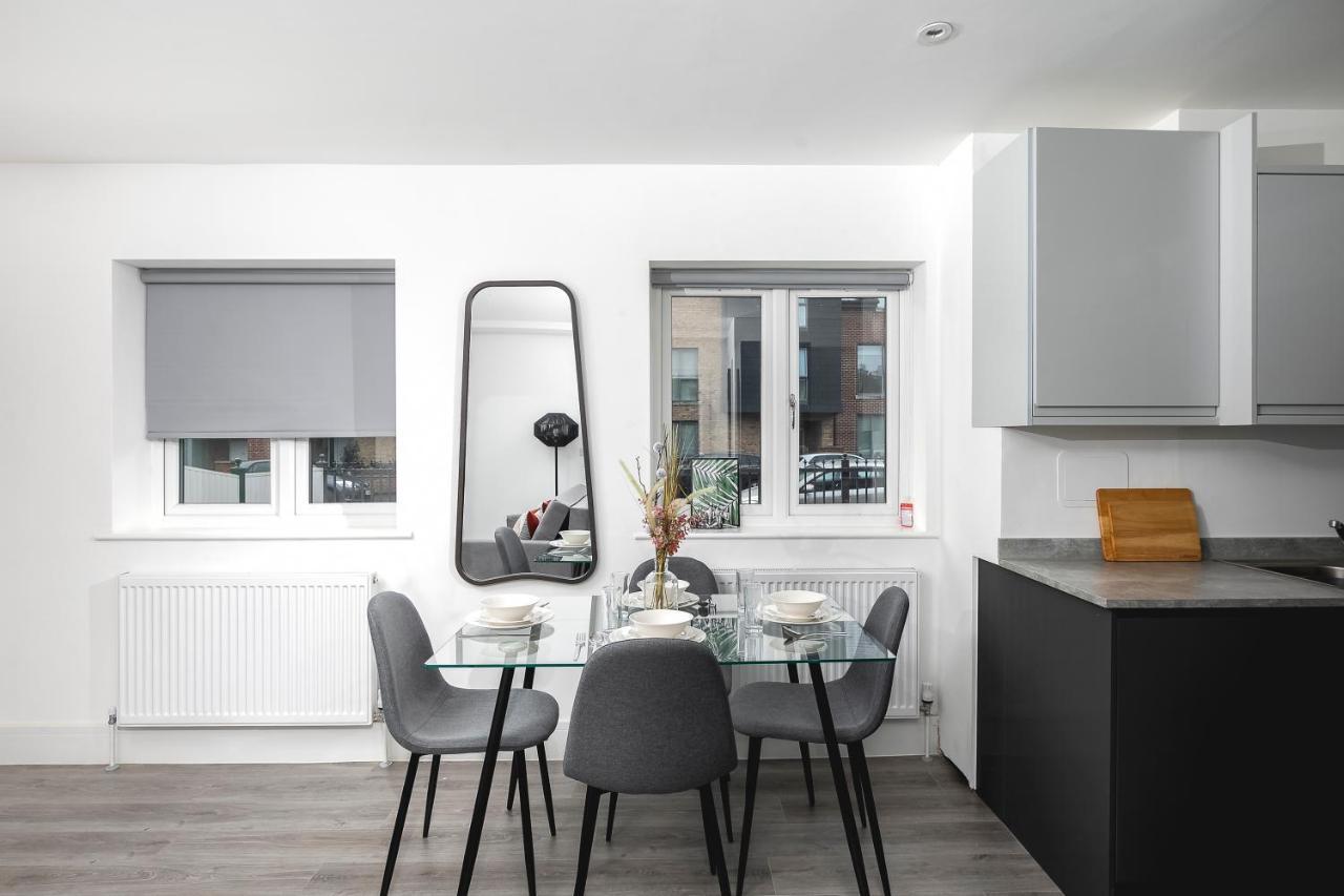 Skyvillion - London Enfield Chase Apartments With Parking & Wifi Ngoại thất bức ảnh