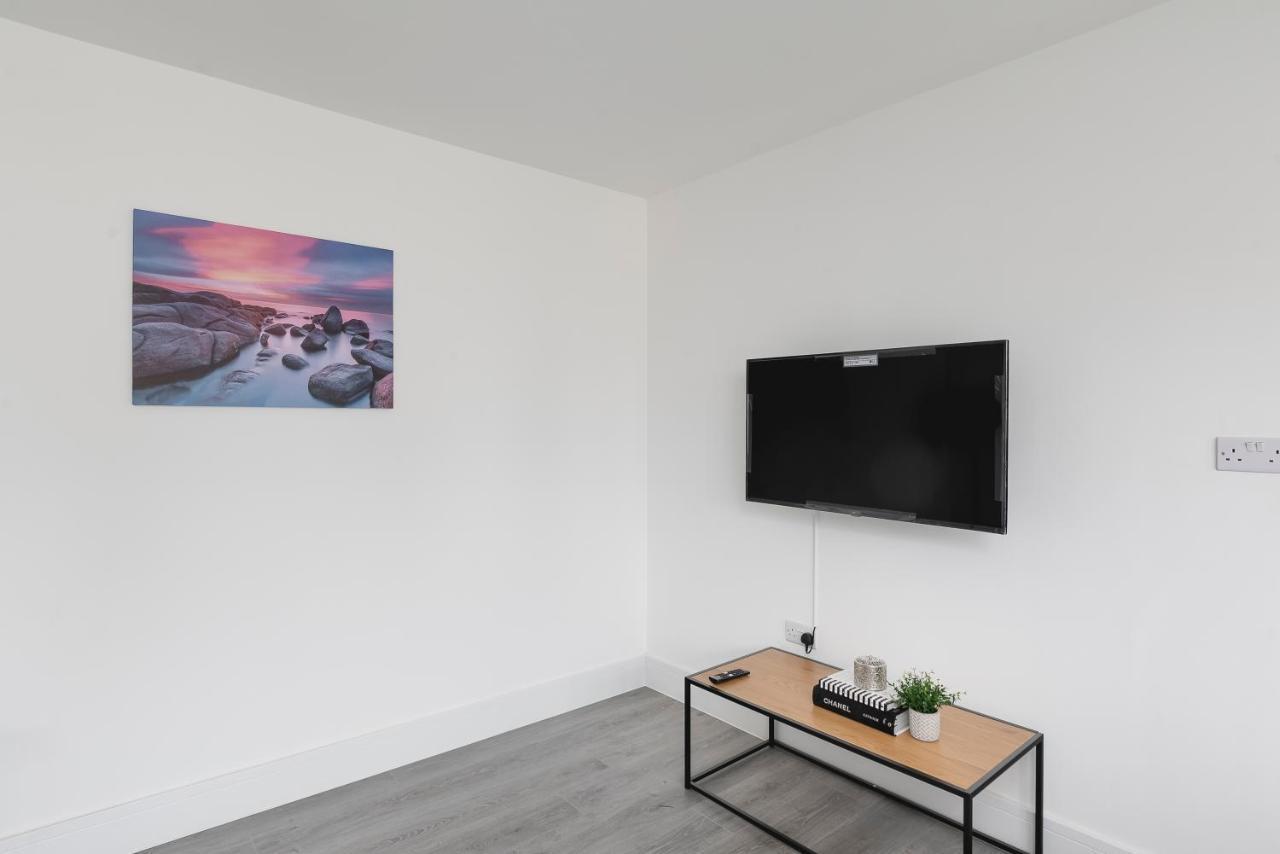 Skyvillion - London Enfield Chase Apartments With Parking & Wifi Ngoại thất bức ảnh